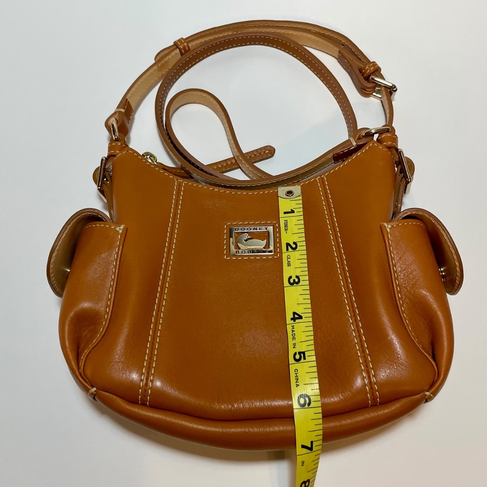 Dooney & Bourke Tan Leather Hobo Crossbody Bag Duck Logo Adjustable Strap NWOT - Picture 6 of 14